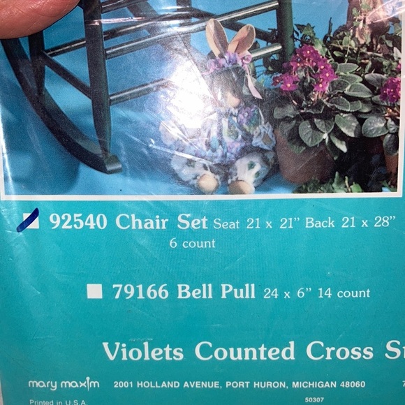 NWT vintage Mary maxim 92540 chair set 6 Ct. violets cross stitch kit - Picture 2 of 4